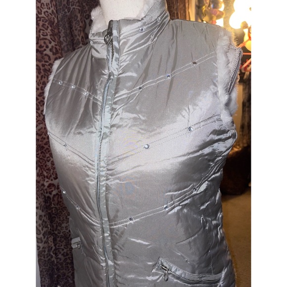 Kid’s Silver The Children’s Place Puffer Vest 👽 - Picture 4 of 13